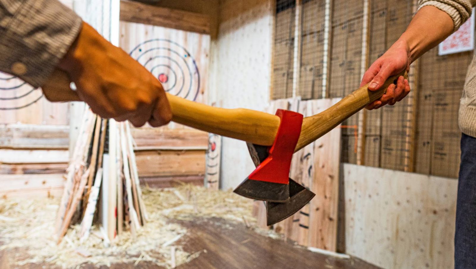 THE AXE THROWING BAR®︎ 浅草店 店内写真